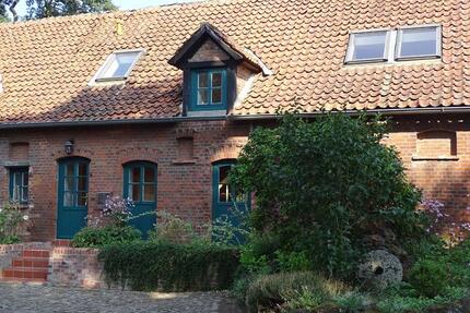 Wohnen auf denkmalgeschützem Hof - Reihenhaus zur Miete Esperke 5 zimmer