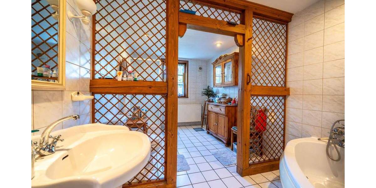 Mehrfamilienhaus, Wohnhaus Giesen Emmerke - 8 Zimmer, 175 m&sup2;, 295.000&euro; | Angebot:25671920