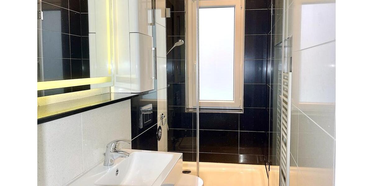 Stilvoll sanierter Altbau – Großzügige 3-Zimmer-Wohnung mit 2 Balkonen 3 zimmer