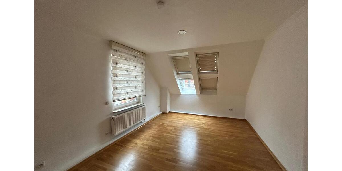 Etagenwohnung Laatzen - 5 Zimmer, 130 m&sup2;, 1.400&euro; | Angebot:26485132