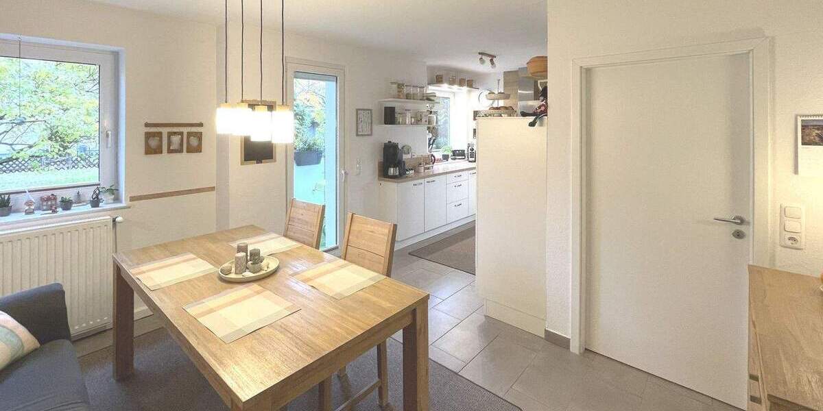 Lage, Lage, Lage: 3,5-Zimmer, voll sanierte Wohnung in Döhren - 2 Bäder, 2 Balkone, Hochparterre, direkt einziehen 3 zimmer