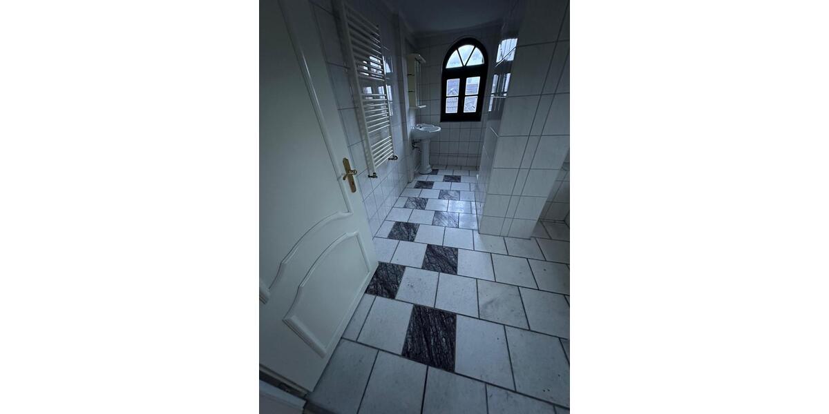 Charmante Dachgeschosswohnung mit süßer Terrasse und EBK 3 zimmer