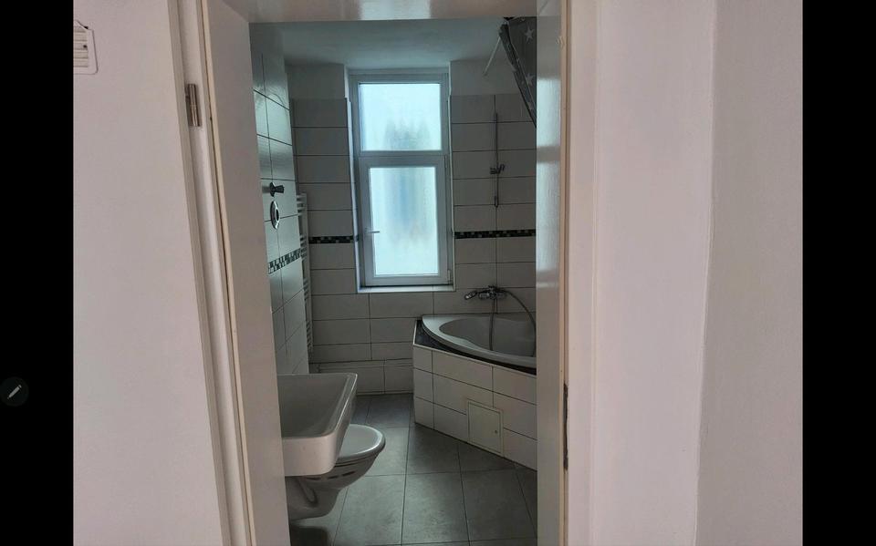 Etagenwohnung Hannover Nord - 4 Zimmer, 100 m&sup2;, 1.200&euro; | Angebot:27592028