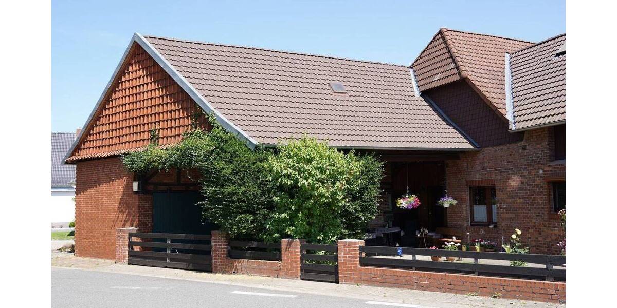 * Wohnhaus mit charmantem Resthof-Charakter * - großzügige Immobilie am Ortsrand von Arpke 7 zimmer