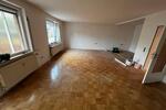 Großzügige 3 Zimmer Wohnung mit Garten , Wintergarten & Garage