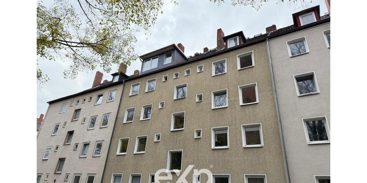 Frisch-vollsanierte möblierteunmöblierte 2 Zimmer DG-Wohnung mit Wohnküche inkl. EBK, WG-geeignet 2 zimmer