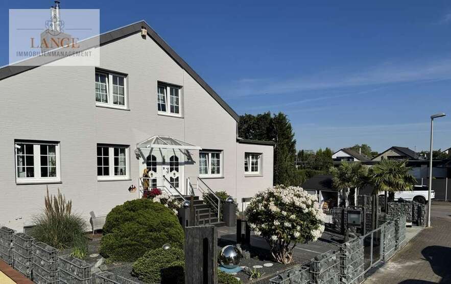 Haus zum Kaufen in Isernhagen 859.500 € 200 m²