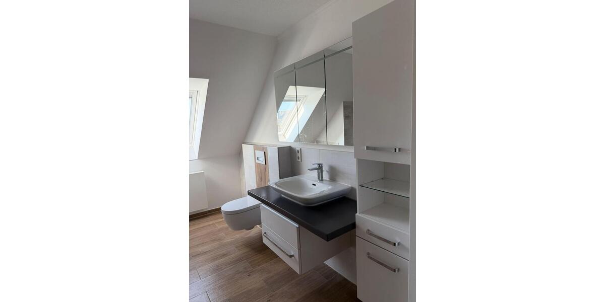Dachgeschoßwohnung Garbsen - 3 Zimmer, 90 m&sup2;, 1.150&euro; | Angebot:26311002