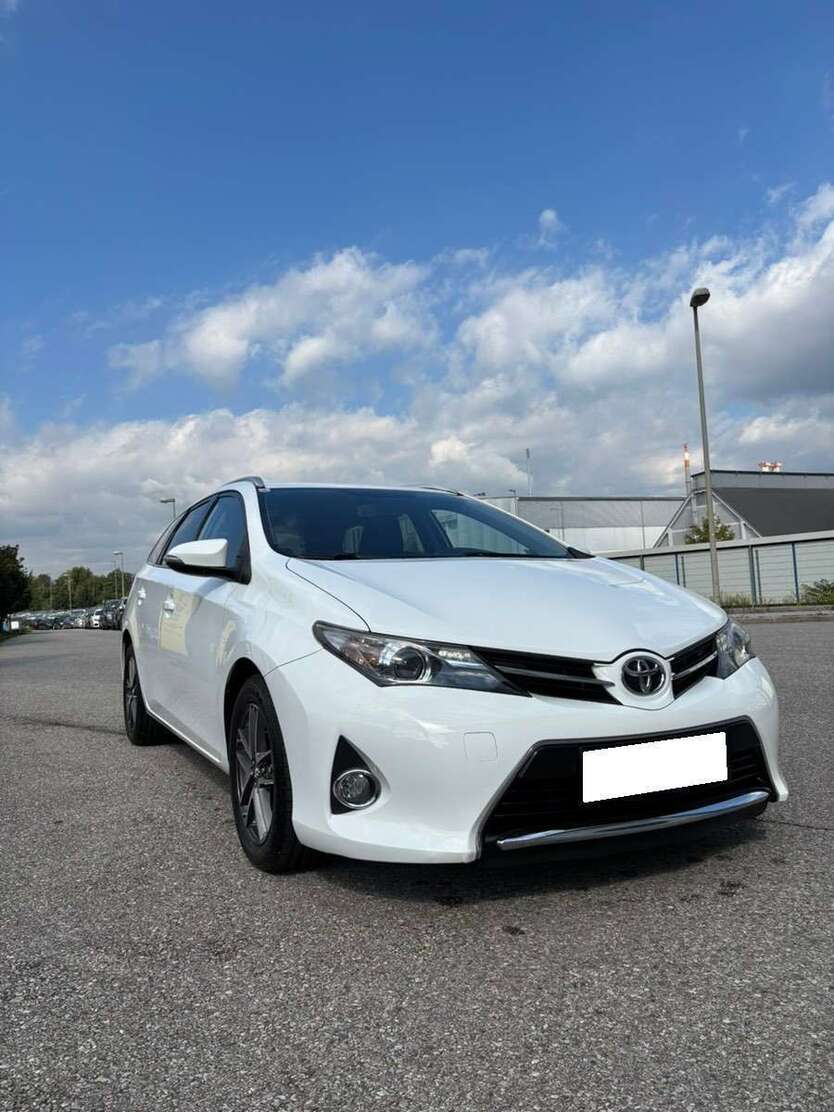 Toyota Auris 202.549 km 5.600 € Hannover 30655
