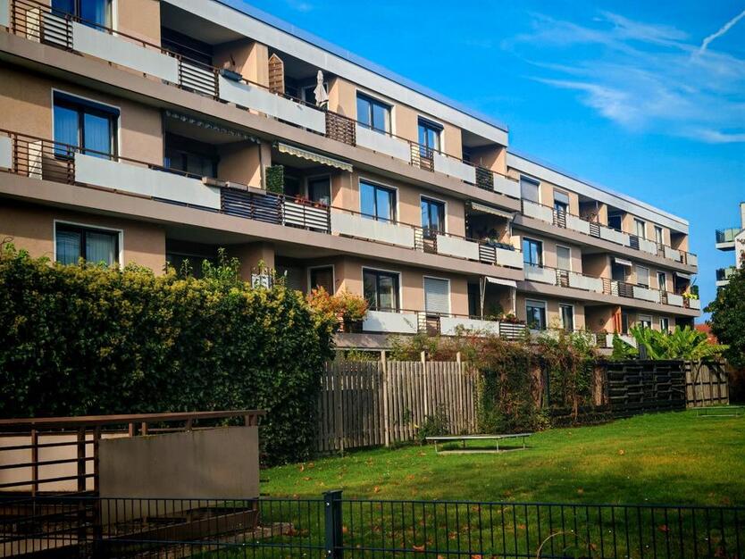 4 Zimmer Etagenwohnung ZUR VERKAUFEN