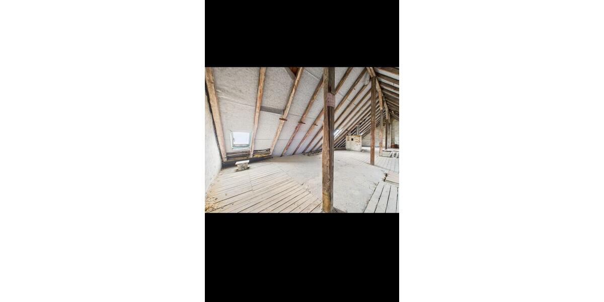 Zentrale Lage – Dachgeschoss mit Genehmigung 2 zimmer