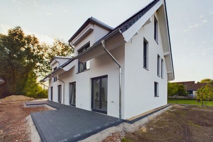 Effizient wohnen: KfW40 Neubau DHH im Grünen