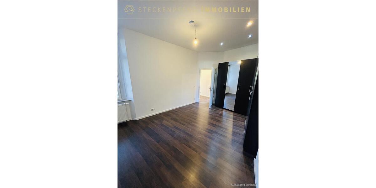 Altbaucharme neu belebt – großzügige, sanierte 3-Zimmer-Wohnung mit zwei Balkonen, sofort bezugsbereit 3 zimmer