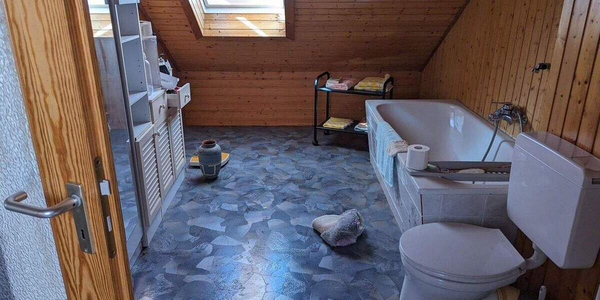 Renovierungsbedürftiges Haus mit viel Potential in Weetzen zu Verkaufen 8 zimmer