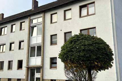 Eigentumswohnung im Hochparterre mit Balkon u. PKW - Stellplatz 3 zimmer