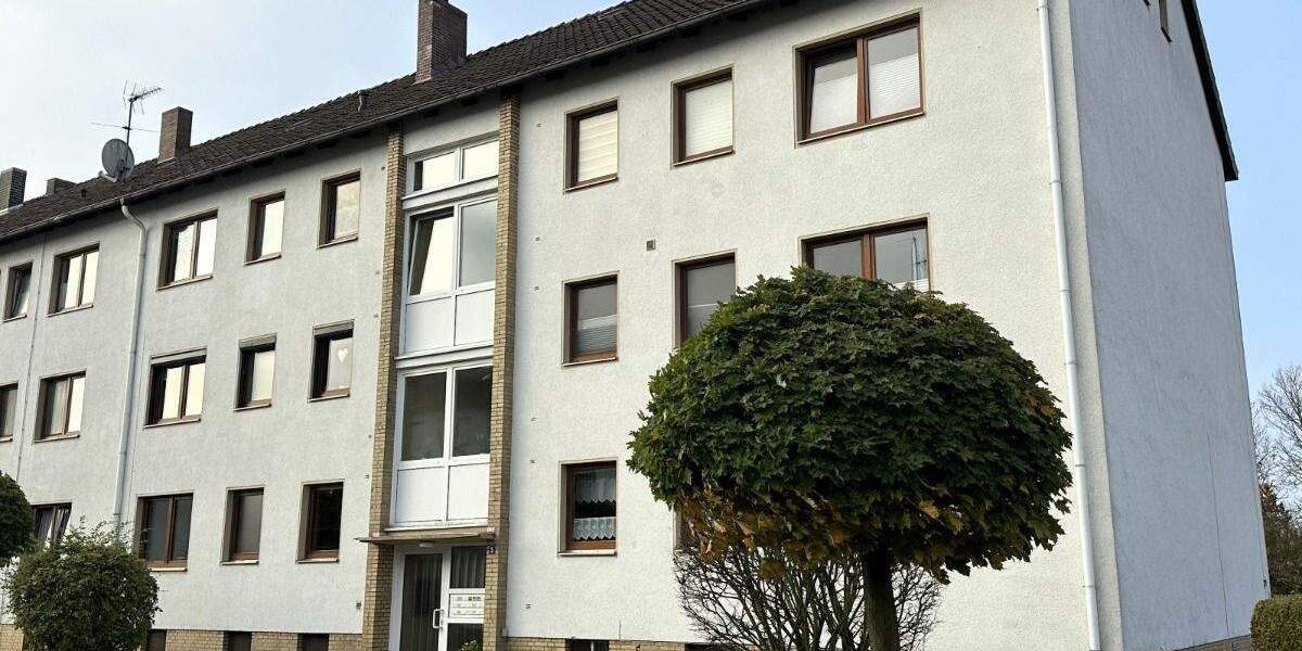 Eigentumswohnung im Hochparterre mit Balkon u. PKW - Stellplatz 3 zimmer