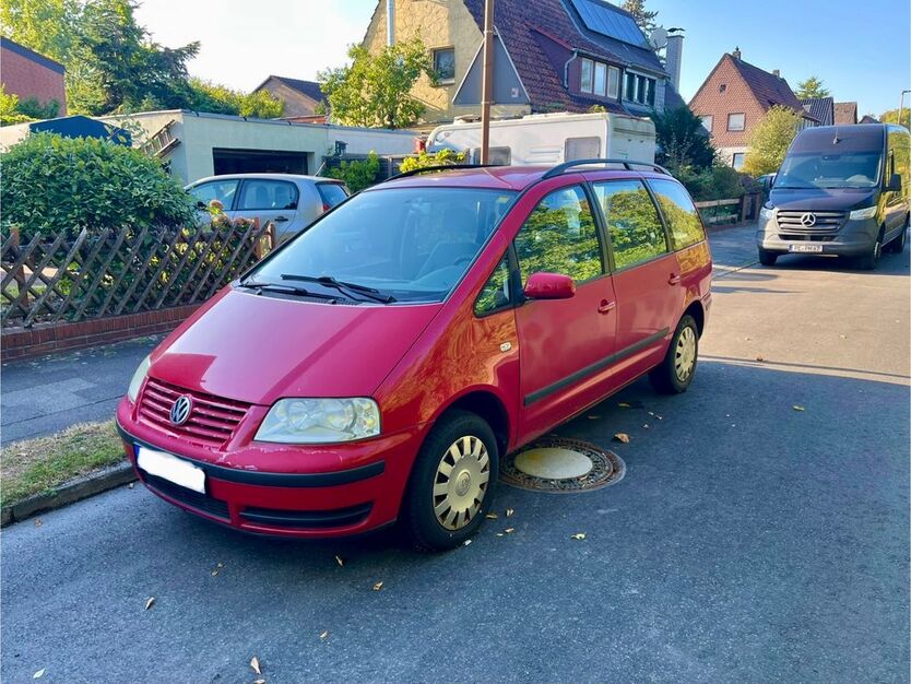 VW Sharan 255.000 km 899 € Peine 31224