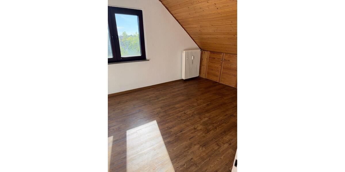 Dachgeschoßwohnung Hannover Döhren-Wülfel - 4 Zimmer, 95 m&sup2;, 1.140&euro; | Angebot:27594912
