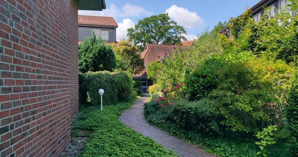 Bothfeld! Attraktive 4-Zimmer-Wohnung mit 2 Terrassen und Gartenanteil!