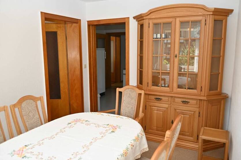 Provisionsfrei für den Käufer....!!! Zweifamilienhaus nebst großer Garage in ruhiger Lage ..... !!! 8 zimmer