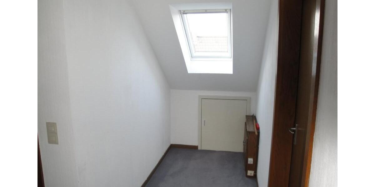 Dachgeschoßwohnung Barsinghausen - 3 Zimmer, 74 m&sup2;, 600&euro; | Angebot:26602535