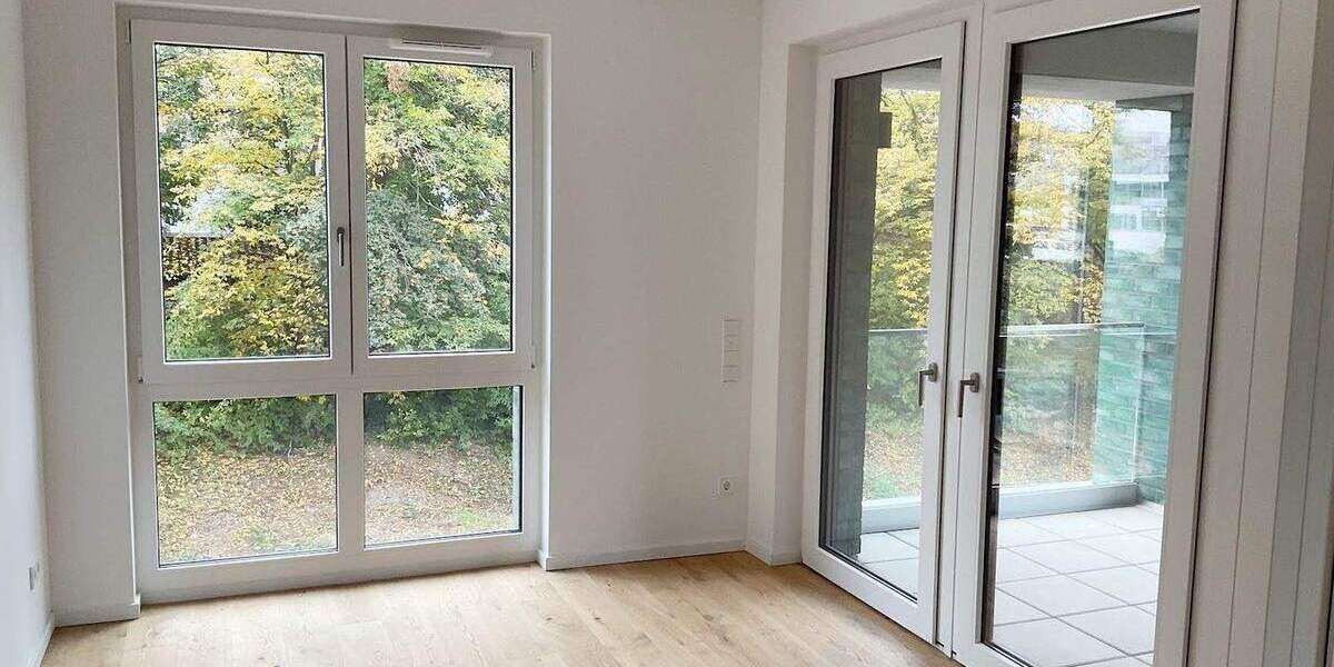 WILLKOMMEN im neuen ZUHAUSE! Helle Atmosphäre, Glaswand-Loggia, Tageslichtbad, Einbauküche, Gäste-WC 3 zimmer