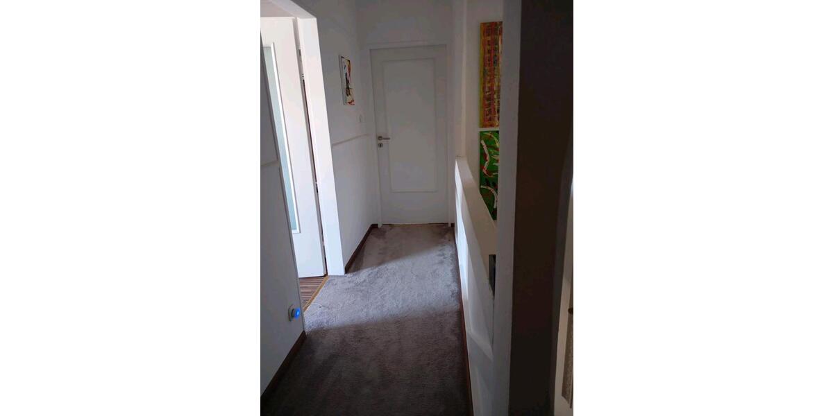 Renoviertes Zweifamilienhaus in ruhiger Lage - provisionsfrei 8 zimmer