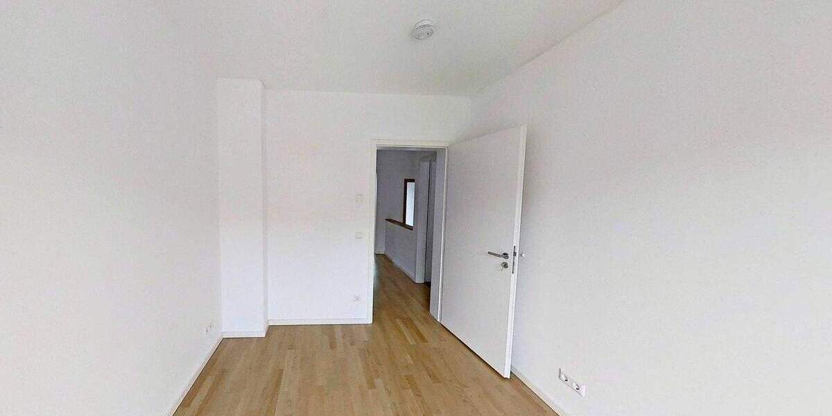 FAMILIEN AUFGEPASST: Modernes Reihenendhaus mit 4,5 Zimmern, 2 Bädern, EBK, Terrasse, Keller u.v.m. in Hannover 4 zimmer