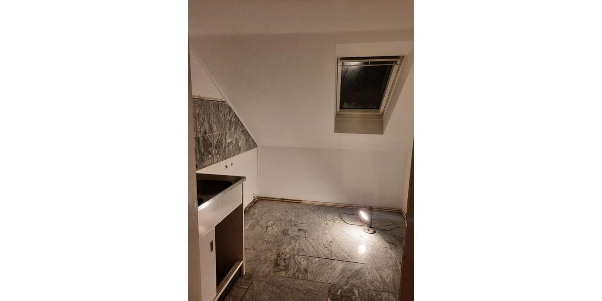 Kleine 3 Zimmer Dachgeschosswohnung in Hannover Doehren 3 zimmer