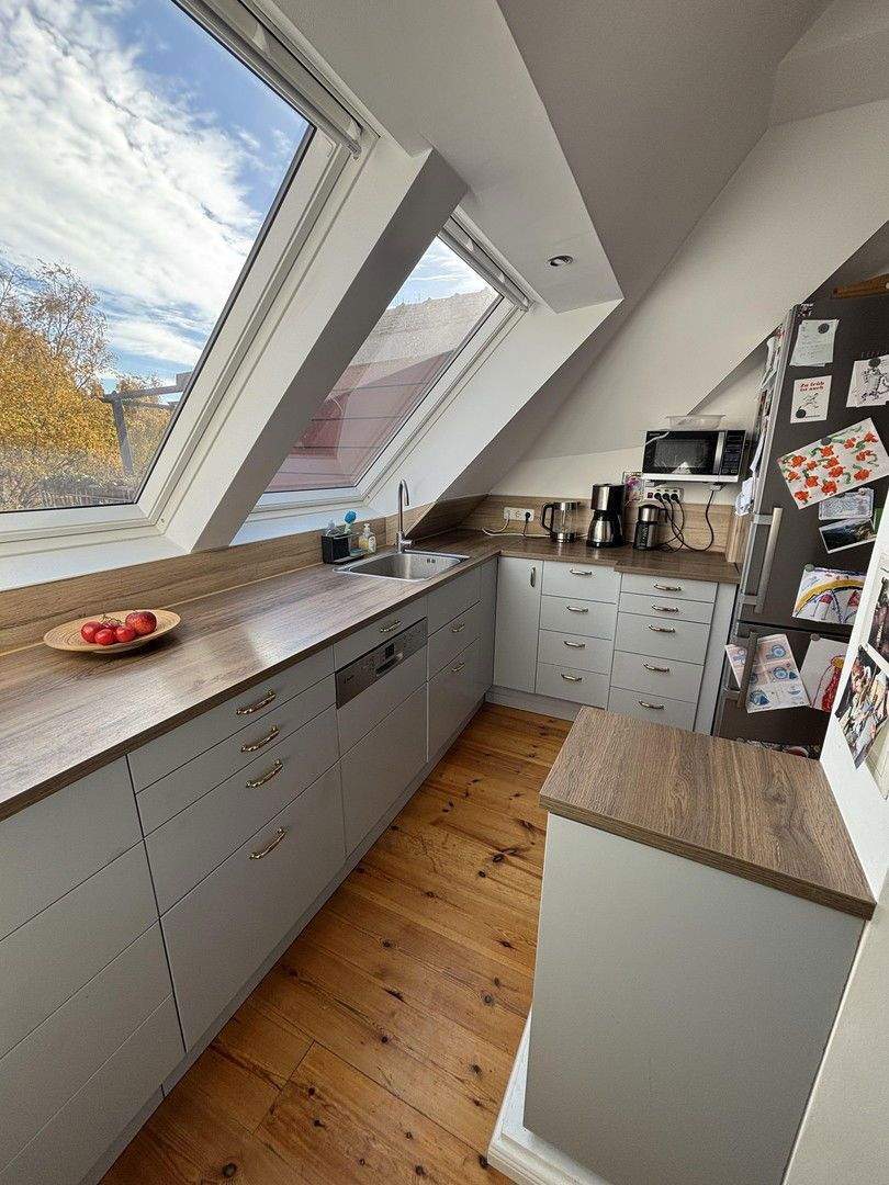 Dachgeschoss-Juwel mit großer Sonnenterrasse in bester Südstadtlage - ohne Makler! 3 zimmer