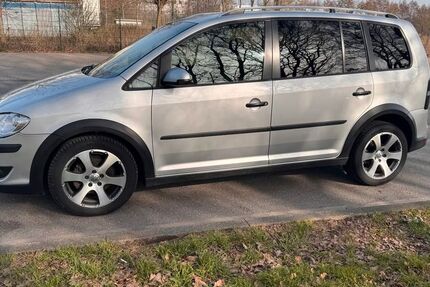 VW Touran 174.000 km 7.490 &euro; Garbsen 30827