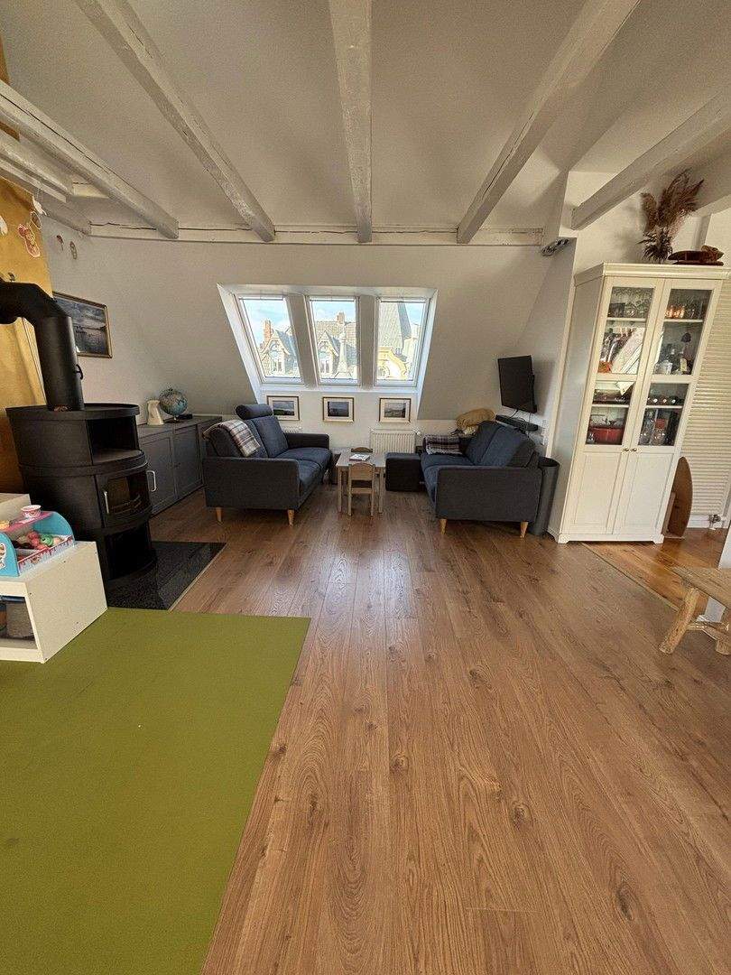 Dachgeschoss-Juwel mit großer Sonnenterrasse in bester Südstadtlage - ohne Makler! 3 zimmer