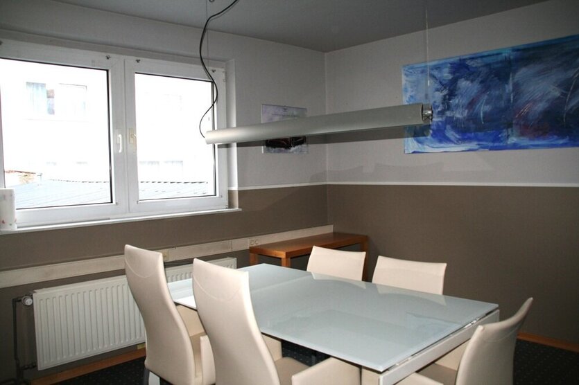 Ideal für Handwerksbetrieb - Büro - mit 4 PKW Stellplätzen... !!!