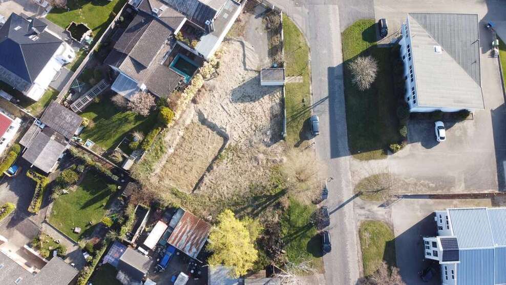 Grundstück in Isernhagen 399.000 € 1212 m²