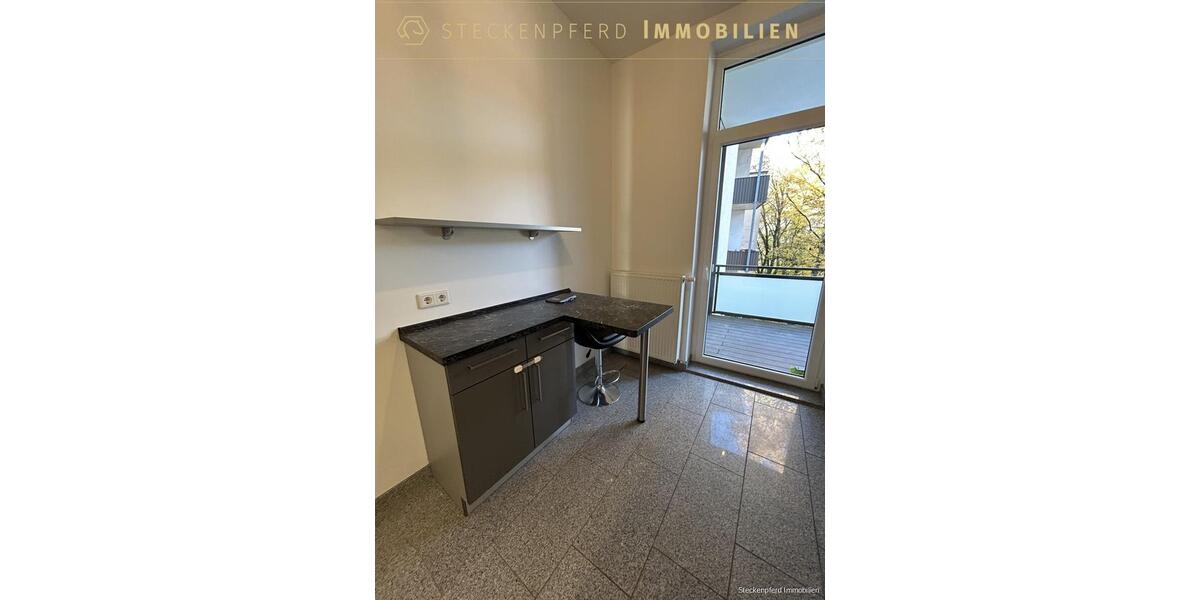 Altbaucharme neu belebt – großzügige, sanierte 3-Zimmer-Wohnung mit zwei Balkonen, sofort bezugsbereit 3 zimmer