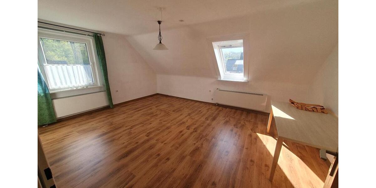 Dachgeschoßwohnung Hildesheim Bockfeld - 3 Zimmer, 75 m&sup2;, 600&euro; | Angebot:26354119