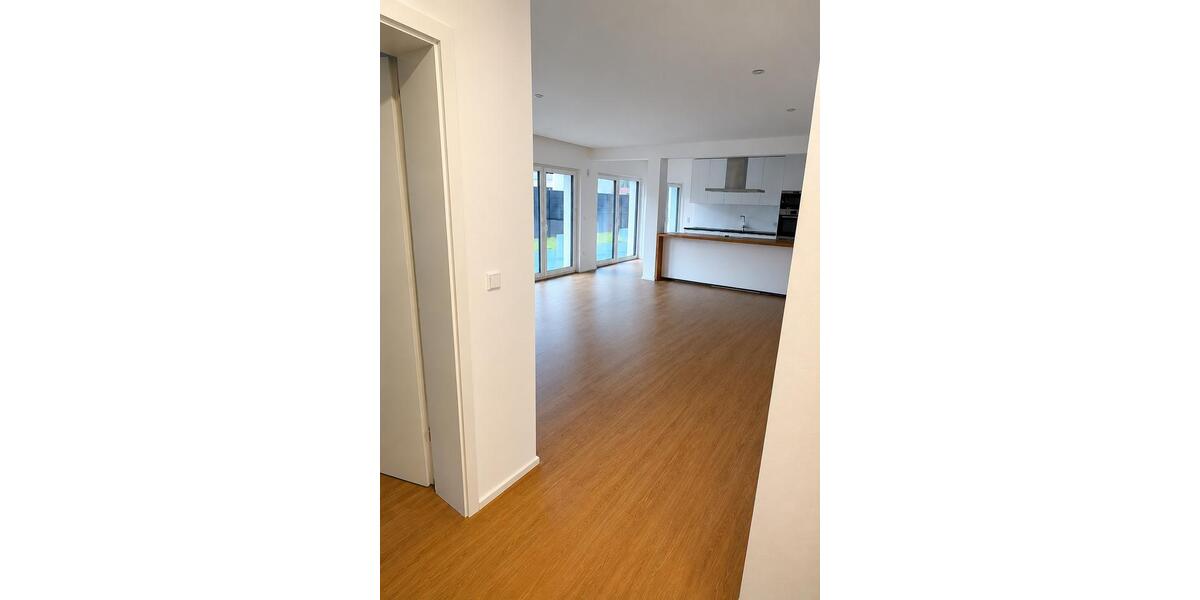 Erdgeschoßwohnung Langenhagen Brink - 3 Zimmer, 104 m&sup2;, 1.900&euro; | Angebot:26580624