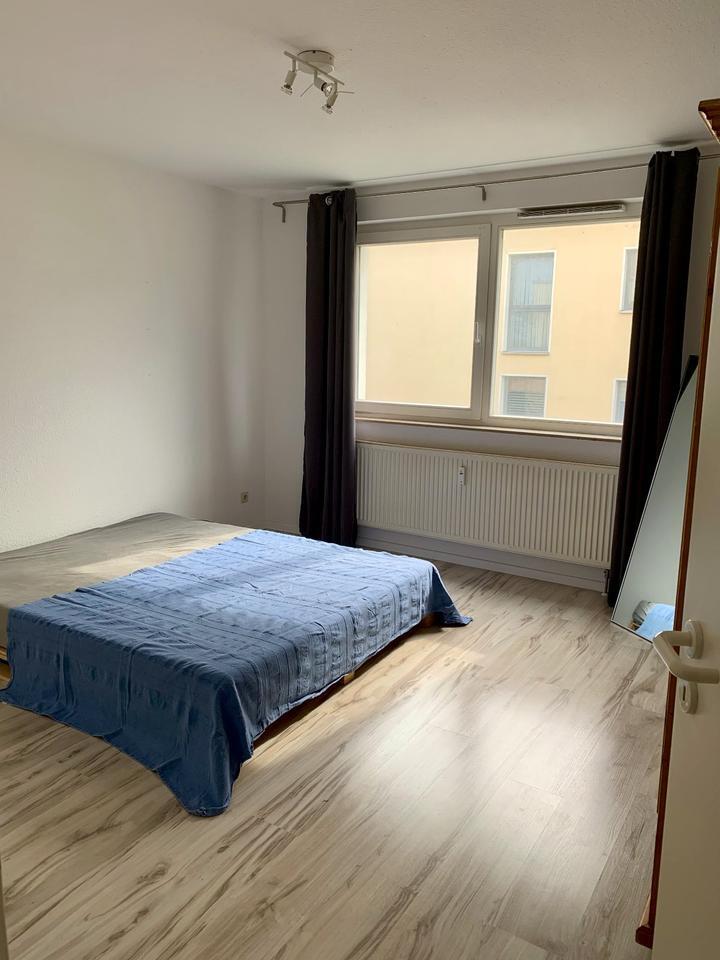 Helle 3-Zimmer-Wohnung mit Balkon und Einbauküche in Hannover