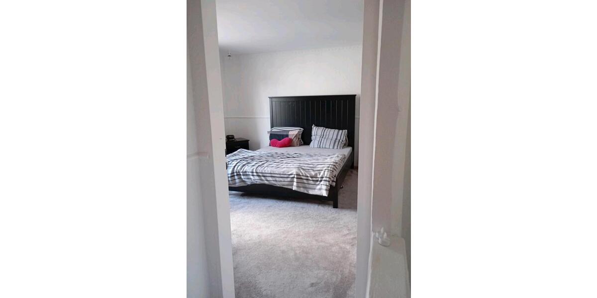 Renoviertes Zweifamilienhaus in ruhiger Lage - provisionsfrei 8 zimmer