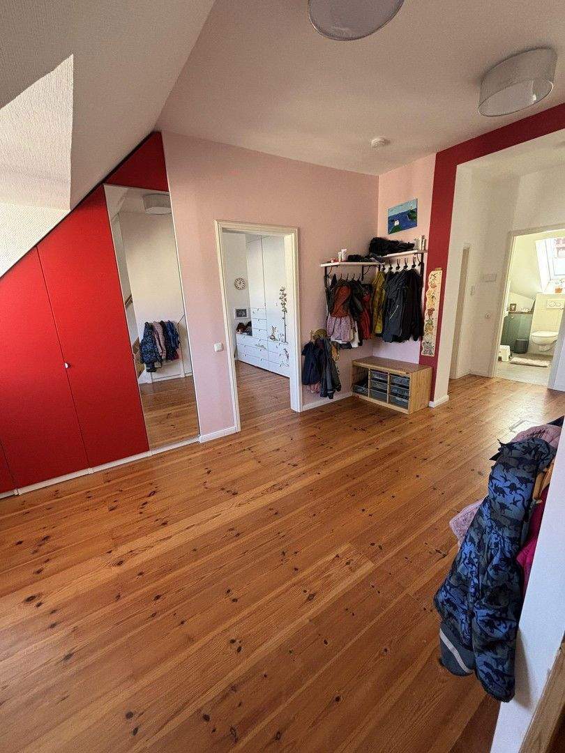 Dachgeschoss-Juwel mit großer Sonnenterrasse in bester Südstadtlage - ohne Makler! 3 zimmer