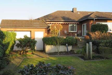 Sehr gepflegte Doppelhaushälfte im Bungalowstil mit Hausgarage, Garage und schönem Garten in Osterwald O.E. 4 zimmer