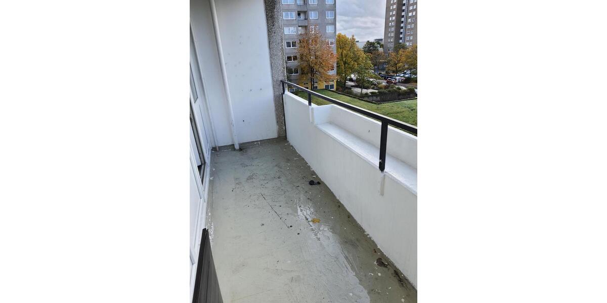 Dreizimmer in beste Lage. 2 Loggia. Keller. Garage. 3 zimmer