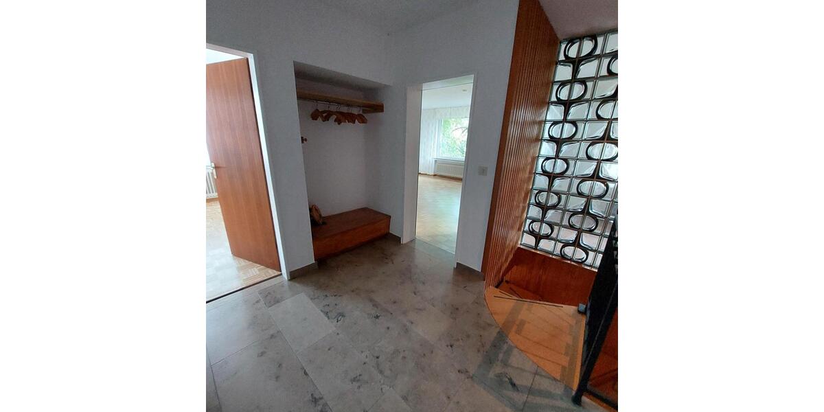 Haus mit 3 WE, vermietet 9 zimmer