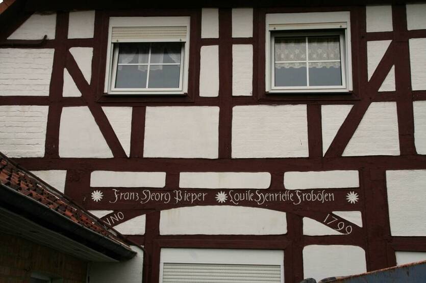 Vierständer-Hallenhaus - Denkmalgeschützt - Mit Nebengebäude - Im Ortskern von Grasdorf ... !!!