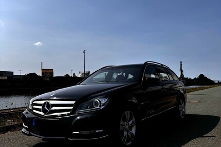 Mercedes-Benz 220 261.498 km 8.500 € Hannover 30159