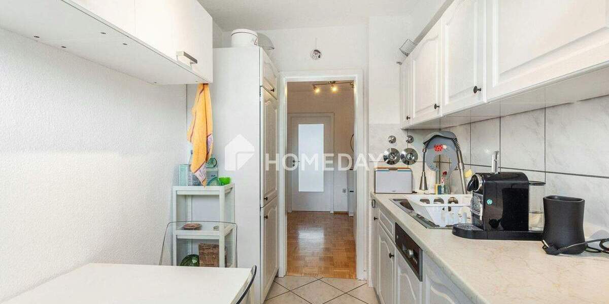 Erbbauzins: Helle 3-Zimmer-Wohnung mit Loggia - ca. 76 Quadratmeter in der ersten Etage 3 zimmer