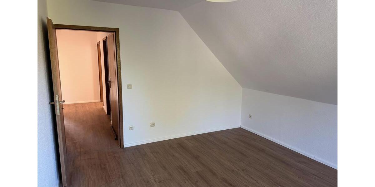Dachgeschoßwohnung Garbsen - 3 Zimmer, 90 m&sup2;, 1.150&euro; | Angebot:26311002