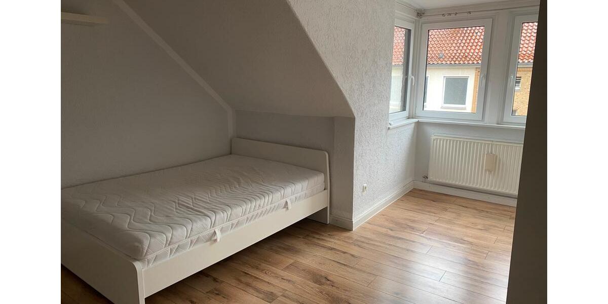 Dachgeschoßwohnung Hannover Vahrenwald-List - 3 Zimmer, 80 m&sup2;, 1.200&euro; | Angebot:27605777