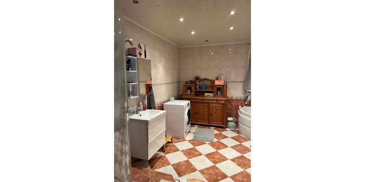 Etagenwohnung Springe - 4 Zimmer, 150 m&sup2;, 1.050&euro; | Angebot:26044837