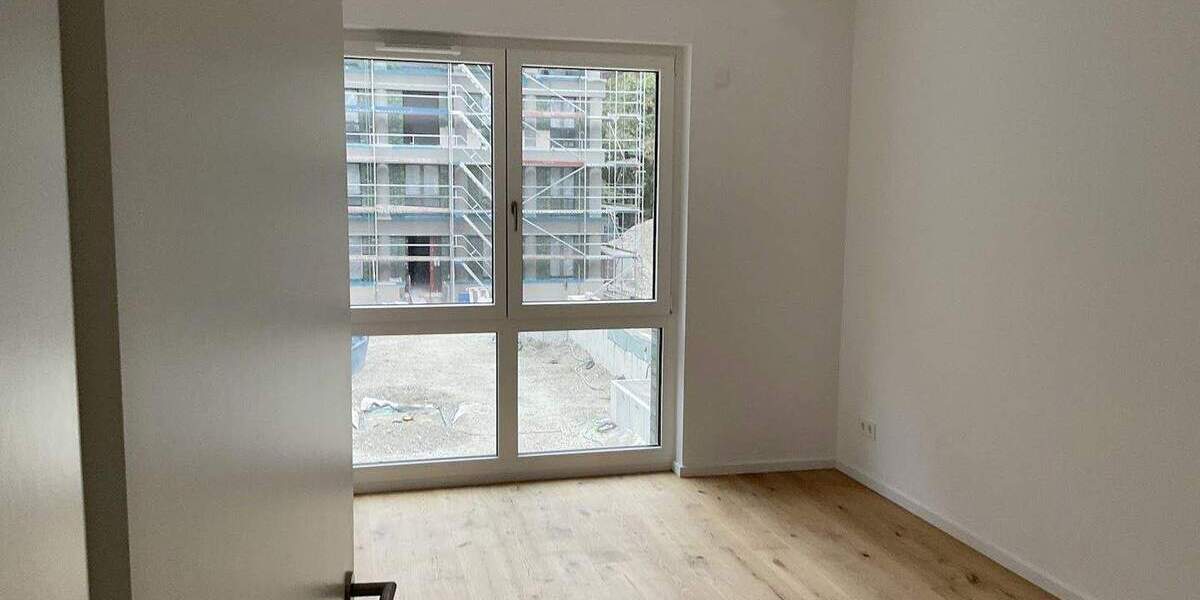 NEUES + HELLES Wohnen mit Glaswand-Loggia, Einbauküche, Tageslichtbad mit Walk-In-Dusche, Aufzug 3 zimmer